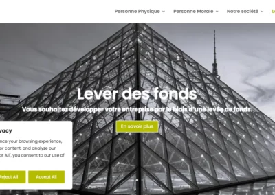 **Description SEO de l’image - Page d’accueil d’un site de levée de fonds pour entreprises** La page d’accueil du site DB France Invest met en avant un message clair et percutant pour les entrepreneurs : « Lever des fonds ». Sur fond de la célèbre pyramide du Louvre à Paris, emblème de modernité et de transparence, ce visuel renforce l’image de fiabilité et d’innovation que souhaite instaurer la société. L'interface affiche un design épuré avec un appel à l'action bien positionné : « En savoir plus », incitant les visiteurs à découvrir les services de financement proposés. La navigation est intuitive, permettant aux personnes physiques et morales d’accéder rapidement aux informations qui leur sont dédiées. L’insertion d’un bandeau de gestion des cookies témoigne de la conformité aux normes RGPD, renforçant la confiance des utilisateurs. --- **Description SEO – Synchro Web, agence web spécialisée en SEO et marketing digital** Synchro Web est une agence digitale innovante spécialisée dans le référencement naturel (SEO), la création de contenu automatisé et le marketing numérique. Sa mission principale est d’accompagner les entreprises dans l’amélioration de leur visibilité en ligne afin de transformer leur présence numérique en véritable levier de croissance. Grâce à une stratégie fondée sur la technologie et la créativité, Synchro Web conçoit des campagnes digitales percutantes et évolutives. Parmi ses services phares figurent le marketing visuel et créatif avec la création d’identités visuelles dynamiques, l’automatisation des réseaux sociaux pour une communication régulière et ciblée, ainsi que la génération de contenu à l’aide de l’intelligence artificielle via le système propriétaire RAG AI. En outre, l’agence propose des campagnes d’emailing et de SMS marketing basées sur l’IA pour renforcer l’engagement des prospects et fidéliser la clientèle. La cible principale de Synchro Web est constituée d’entreprises qui souhaitent décupler leur potentiel digital et se démarquer durablement sur le marché en ligne. Grâce à son expertise en SEO, l’agence aide ses clients à remonter dans les résultats des moteurs de recherche, à maximiser leur trafic organique et à renforcer leur stratégie de marque. **Mots-clés SEO :** agence web, référencement naturel, SEO, marketing digital, automation des réseaux sociaux, contenu généré par IA, création graphique, emailing IA, stratégie digitale, Synchro Web.